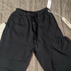 Women’s FEAR OF GOD ESSENTIALS Sweatpants (XS)